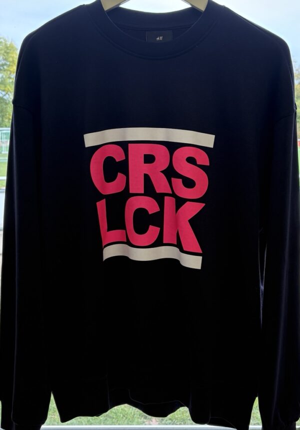 CRS LCK Crewneck – dunkel blau mit Pink-Weiß-Print Größe M